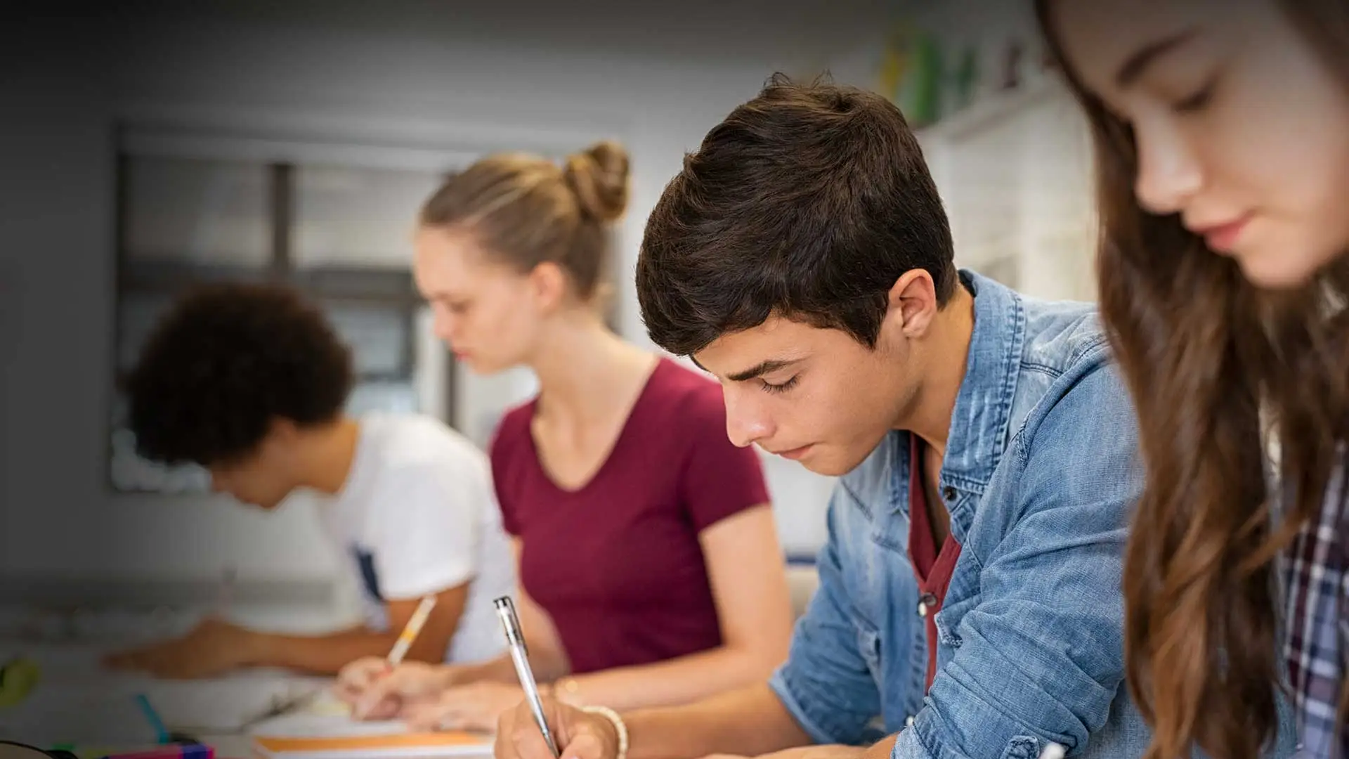 Estudantes em escola